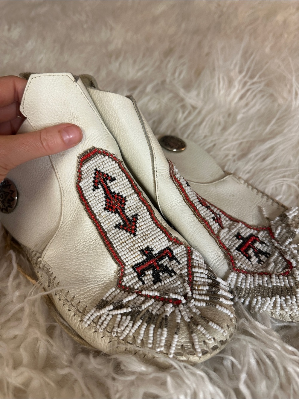 Handmade vintage Minnetonka Beaded White Leather Moccasins 6.5 - Picture 3 of 5